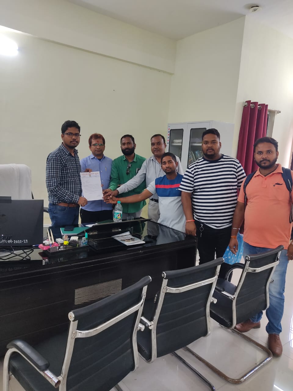 पत्रकार सुरक्षा कानून की मांग के लिए भारतीय राष्ट्रीय पत्रकार महासंघ सूरजपुर ने मुख्यमंत्री के नाम कलेक्टर को सौंपा ज्ञापन